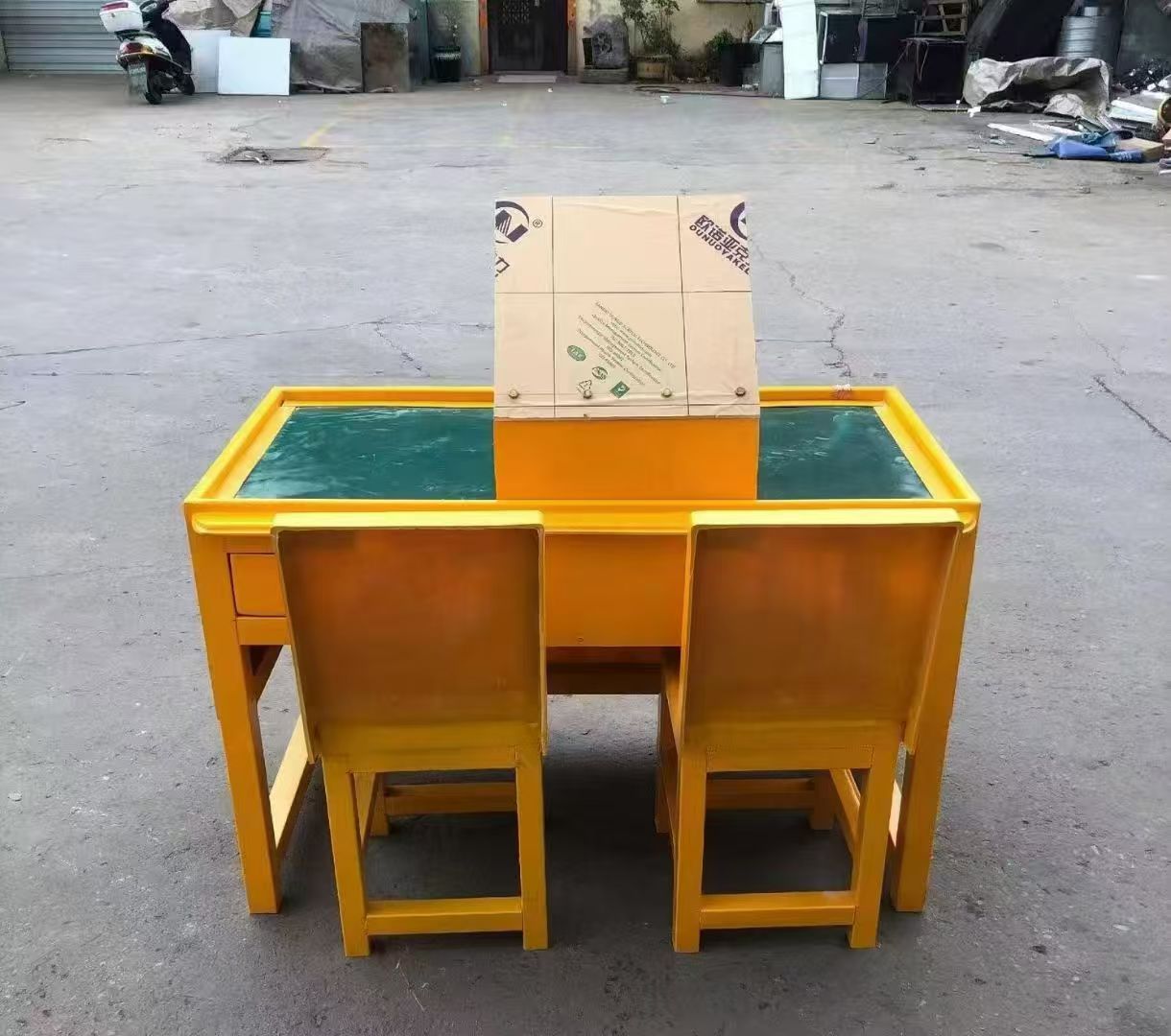 龙圩防静电导通桌井下煤矿火工品发放桌：危险品流转的安全守护者
